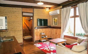 The Floating Forest - Accommodation Rockhampton 1