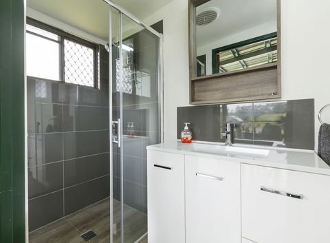 Mena Creek Flower House - Accommodation Rockhampton 4