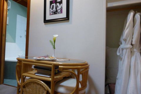 Aldgate Lodge Bed & Breakfast - Accommodation Rockhampton 2