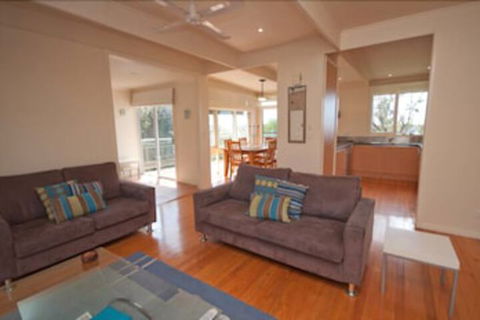 Nakarra - Accommodation Rockhampton 0