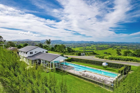 A PERFECT STAY - Villa St Helena - Accommodation Rockhampton 0