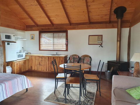 Gaddleen Grove Cottages - Accommodation Rockhampton 1