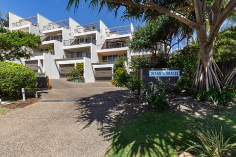 Comfortable & Stylish With Rooftop Spa - Accommodation Rockhampton 3