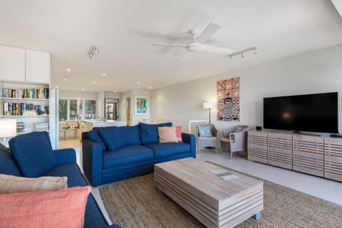 Comfortable & Stylish With Rooftop Spa - Accommodation Rockhampton 5