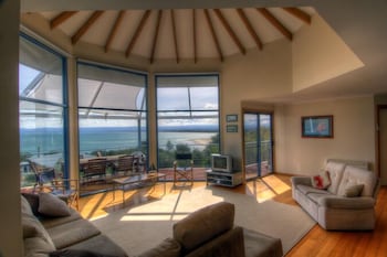 Waterline - Accommodation Rockhampton 4