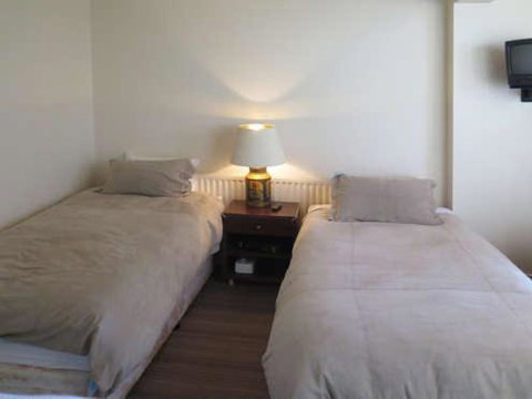 Howqua 6 - Accommodation Rockhampton 6