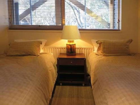 Howqua 6 - Accommodation Rockhampton 4