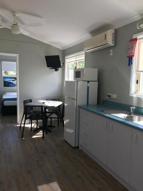 Kingfisher Caravan Park - Accommodation Rockhampton 2