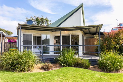 A River Bed Cottage - Accommodation Rockhampton 3