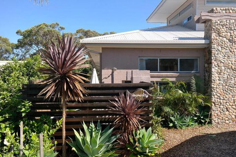 Serenity Lodge For Couples - Accommodation Rockhampton 2