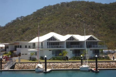 Waters Edge Townhouse 4 - Accommodation Rockhampton 0