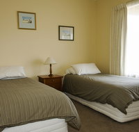 Logans Beach House  Apartments - Accommodation Rockhampton