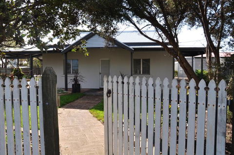 Girraween House - Accommodation Rockhampton 3