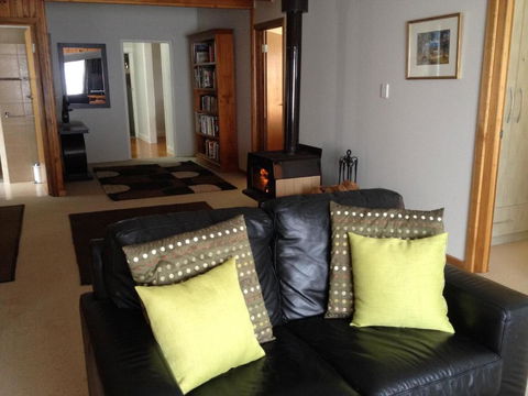Girraween House - Accommodation Rockhampton 6