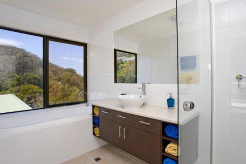 Earth Sea Sky - Accommodation Rockhampton 2