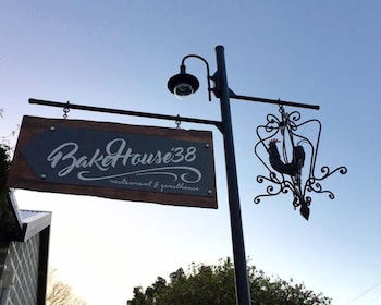 Bakehouse '38 Restaurant & Guesthouse - Accommodation Rockhampton 1
