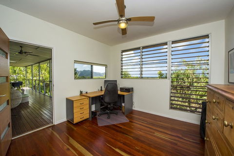 Horseshoe Bay Vista - Accommodation Rockhampton 0