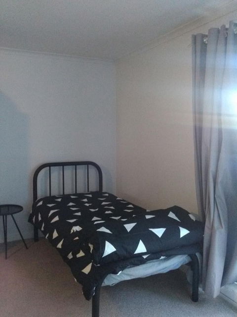 Hilltop Escape B&B - Accommodation Rockhampton 3