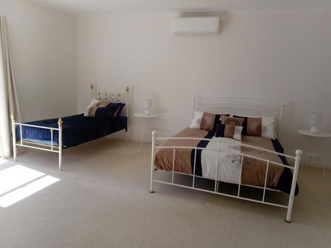Hilltop Escape B&B - Accommodation Rockhampton 4