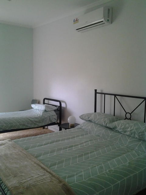 Hilltop Escape B&B - Accommodation Rockhampton 5