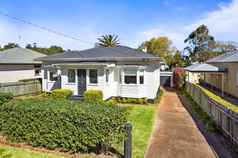 The Lighthouse - Accommodation Rockhampton 0
