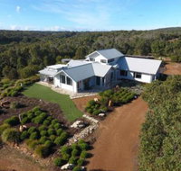 The White House at Wallcliffe Farms - Accommodation Rockhampton