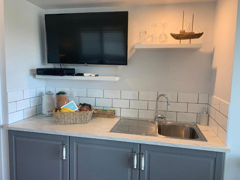 B & B On The Water - Accommodation Rockhampton 2