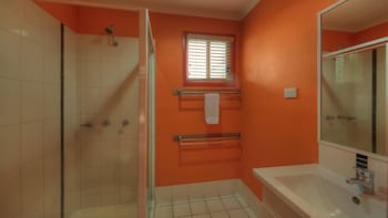 BIG4 Aussie Outback Oasis Holiday Park - Accommodation Rockhampton 1