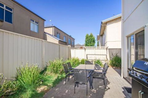 The Residence - Accommodation Rockhampton 5