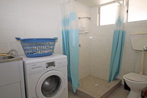Unbeatable Waterfront Location - Accommodation Rockhampton 2