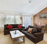 Macadamia Court 2/8 Government Road - Accommodation Rockhampton