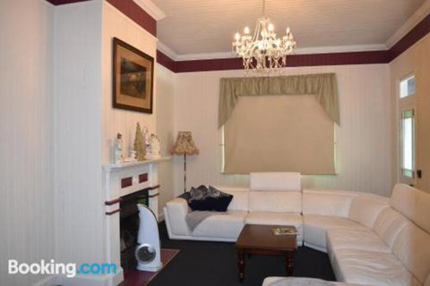 YesterYear On West - Accommodation Rockhampton 4