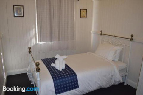 YesterYear On West - Accommodation Rockhampton 7