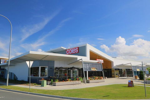 A Deluxe Swim Up Drift Apartments South - Accommodation Rockhampton 1