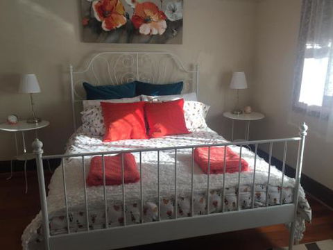 Art Deco Cottage - Accommodation Rockhampton 3