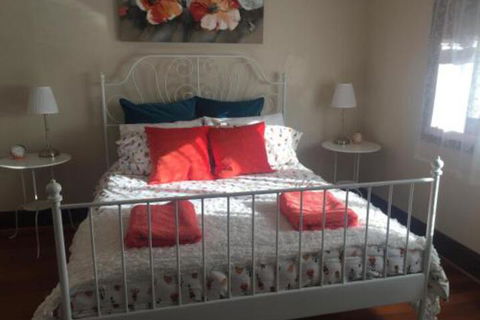 Art Deco Cottage - Accommodation Rockhampton 0