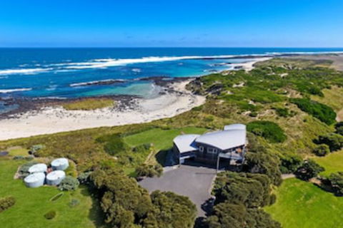 HEARNS BEACH HOUSE - Accommodation Rockhampton 0