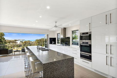 Ultimate Beach House - Accommodation Rockhampton 5