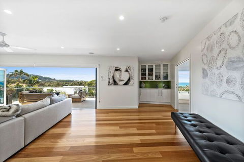 Ultimate Beach House - Accommodation Rockhampton 2
