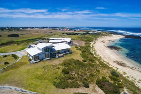 WYTONIA 3 PENTHOUSE - Accommodation Rockhampton 0
