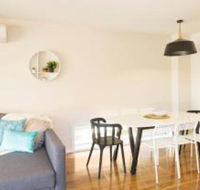 New Designer Home  Parking  Close to Airport - Accommodation Rockhampton