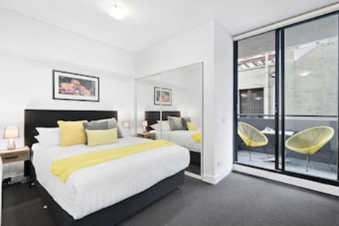 LIZZI, Melbourne Studio Apartment - Accommodation Rockhampton 0