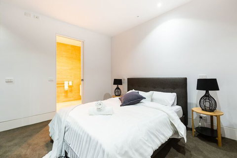SOPHIA, 2BDR North Melbourne House - Accommodation Rockhampton 6