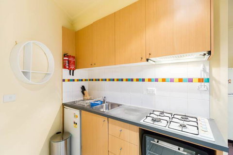 ELIZA, 2BDR Melbourne Apartment - Accommodation Rockhampton 3