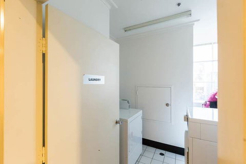 ELIZA, 2BDR Melbourne Apartment - Accommodation Rockhampton 1