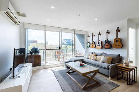 YUKI, 1BDR Melbourne Apartment - Accommodation Rockhampton 1
