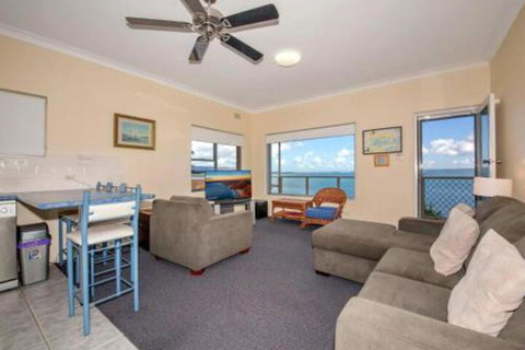 Quarterdeck Unit 5 12 Magnus Street - Accommodation Rockhampton 4