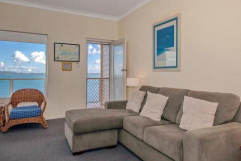 Quarterdeck Unit 5 12 Magnus Street - Accommodation Rockhampton 3