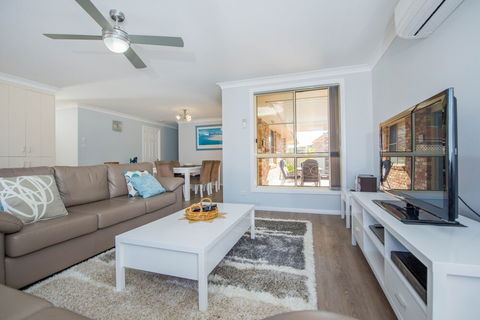 Pebble Pde 1 / 14 Fingal Bay - Accommodation Rockhampton 4