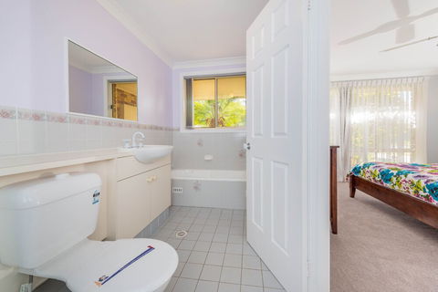 Pebble Pde 1 / 14 Fingal Bay - Accommodation Rockhampton 2